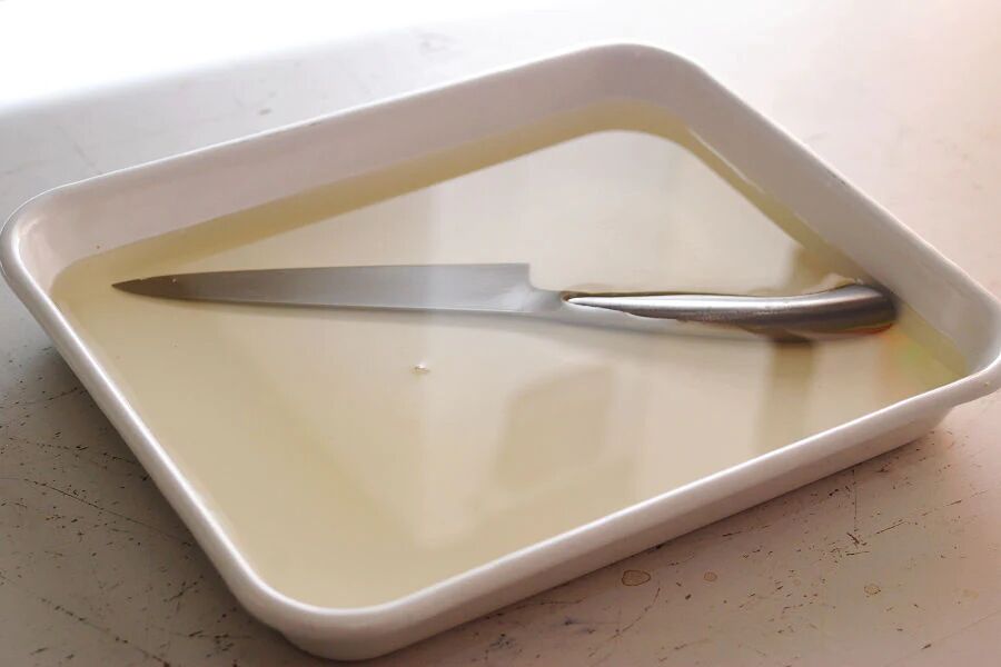 رفع زنگ زدگی چاقو با سرکه 